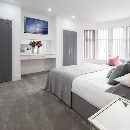 Large, Modern Family Home With Hot Tub Blackpool Eksteriør billede