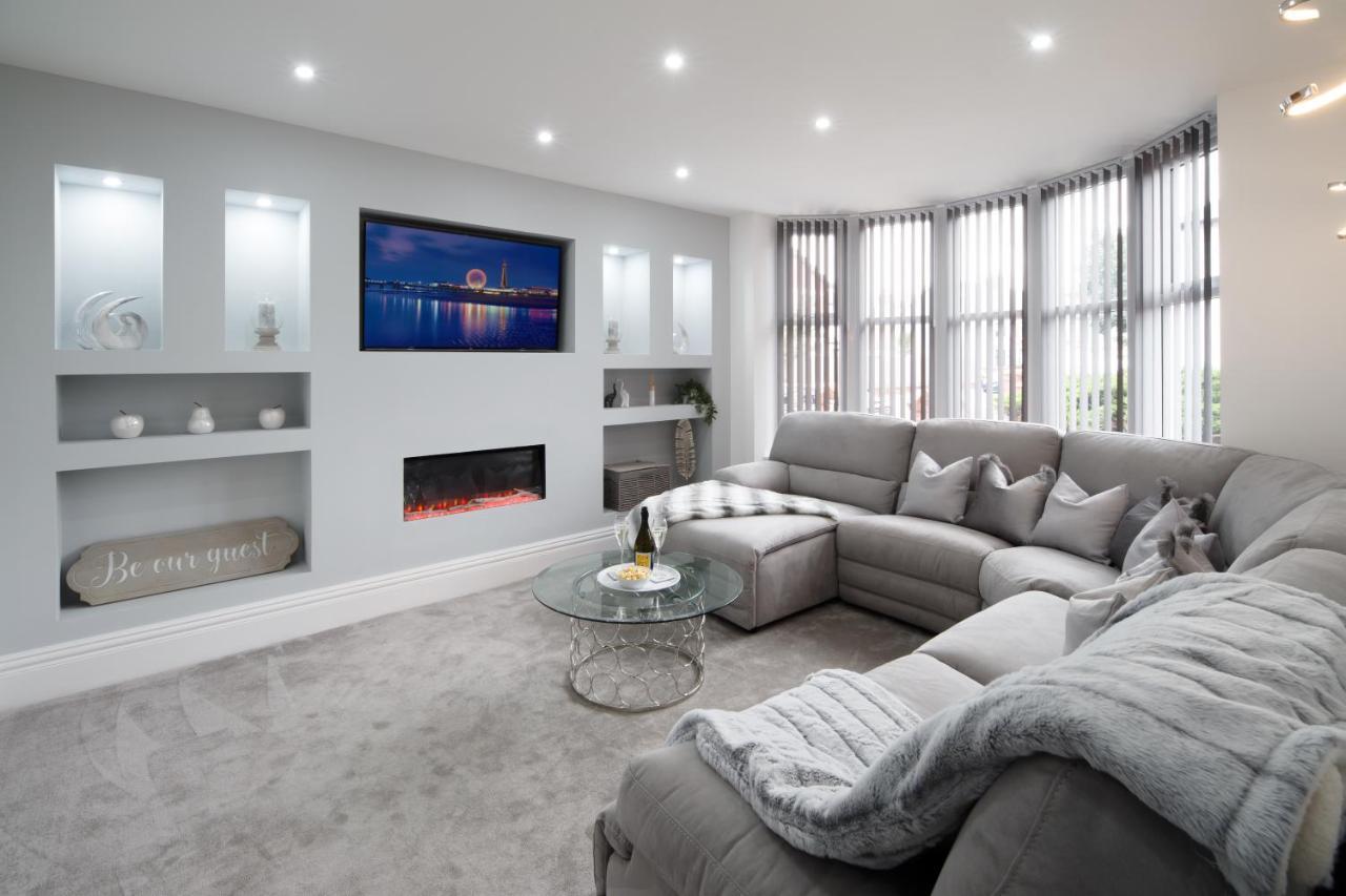 Large, Modern Family Home With Hot Tub Blackpool Eksteriør billede